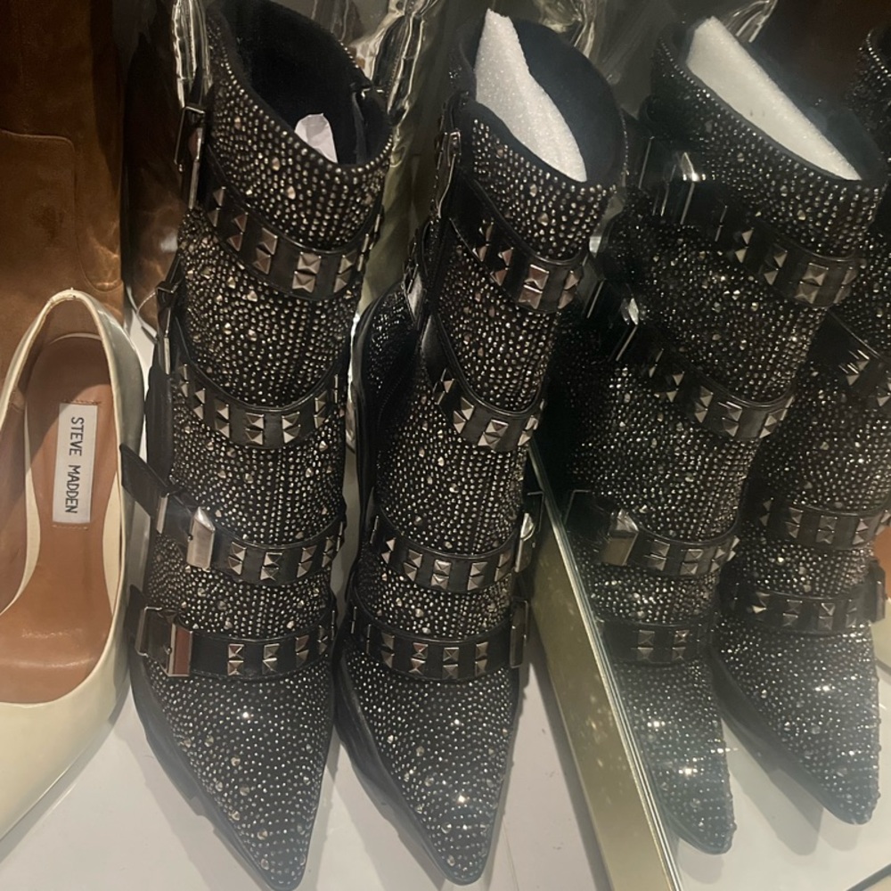 NEFELI-BLACK STILETTO BOOTIE